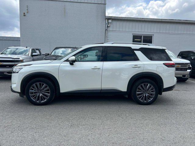 Photo of 2023 Pearl White Tricoat Nissan Pathfinder