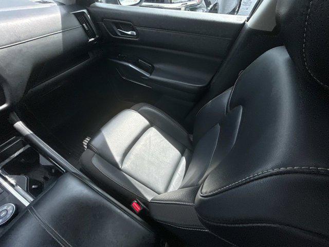 Photo of 2023 Pearl White Tricoat Nissan Pathfinder