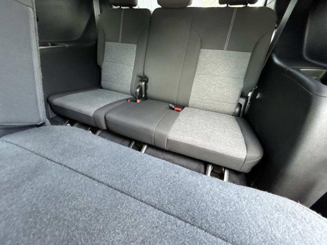 Photo of 2025 Summit White GMC Acadia
