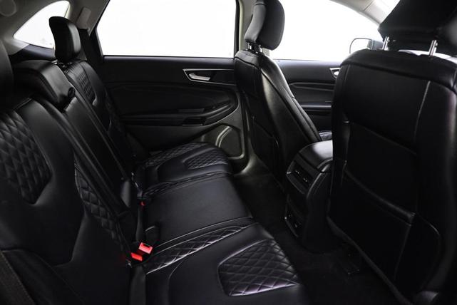 Photo of 2024 Gray Metallic Ford Edge