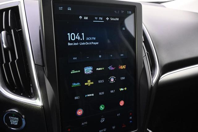 Photo of 2024 Gray Metallic Ford Edge