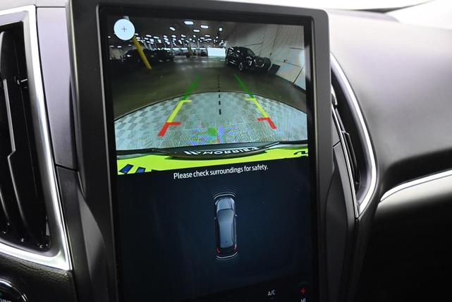 Photo of 2024 Gray Metallic Ford Edge