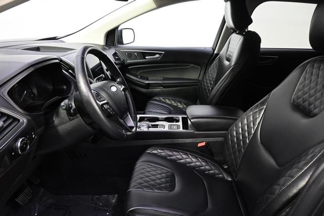 Photo of 2024 Gray Metallic Ford Edge