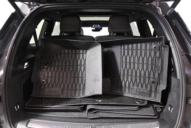 Photo of 2024 Baltic Gray Metallic Clearcoat Jeep Grand Cherokee L