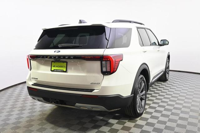 Photo of 2025 White Metallic Ford Explorer