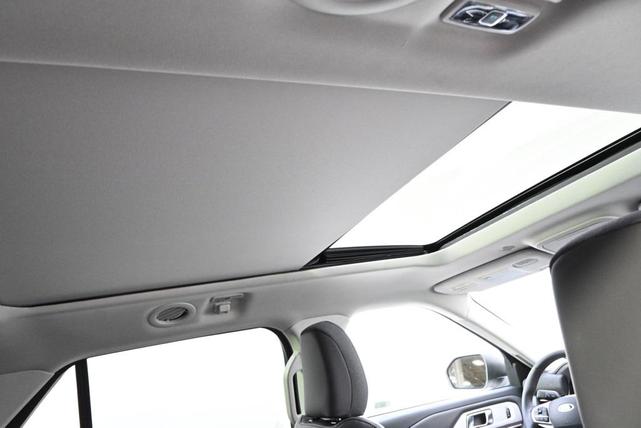 Photo of 2025 White Metallic Ford Explorer