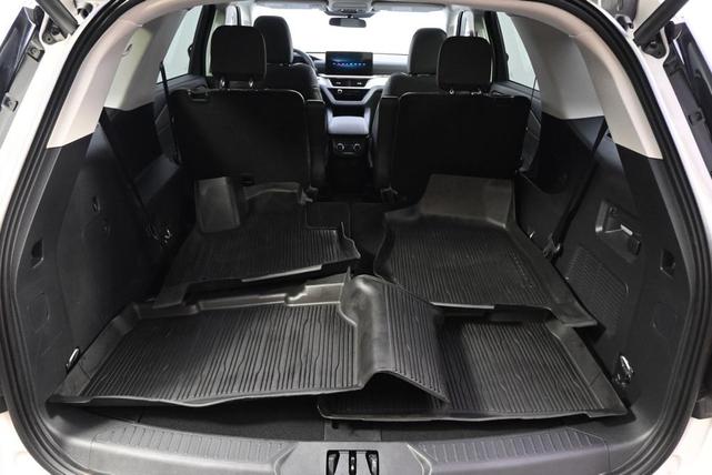 Photo of 2025 White Metallic Ford Explorer