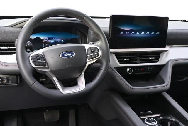 Photo of 2025 White Metallic Ford Explorer