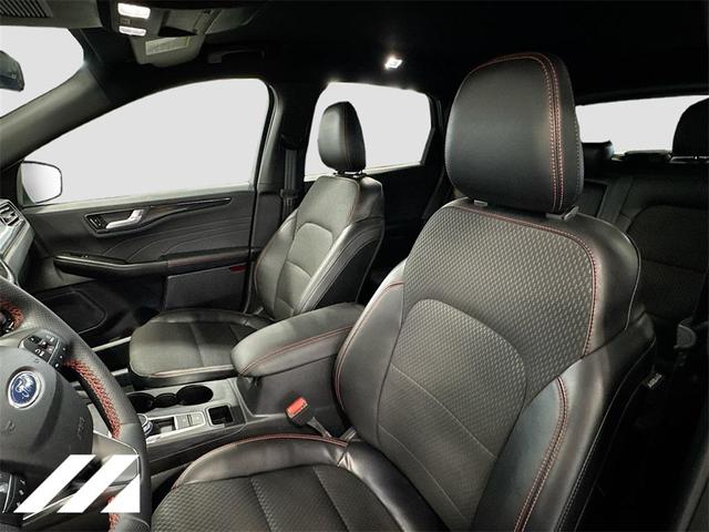 Photo of 2023 Iconic Silver Metallic Ford Escape