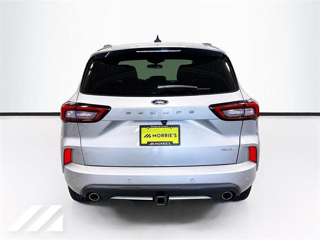 Photo of 2023 Iconic Silver Metallic Ford Escape