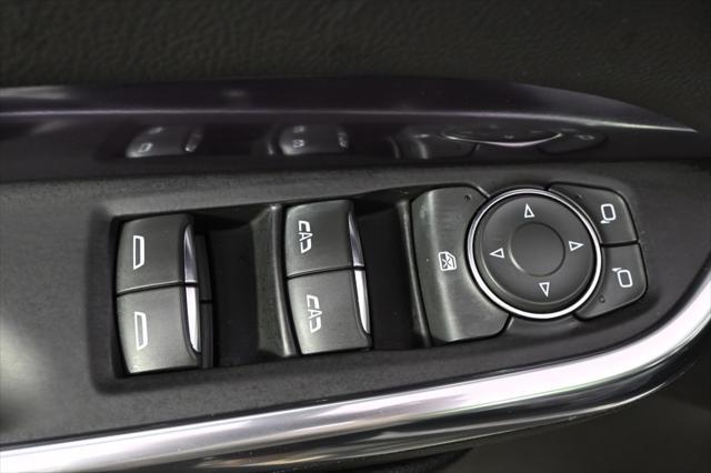 Photo of 2023 Crystal White Tricoat Cadillac XT4