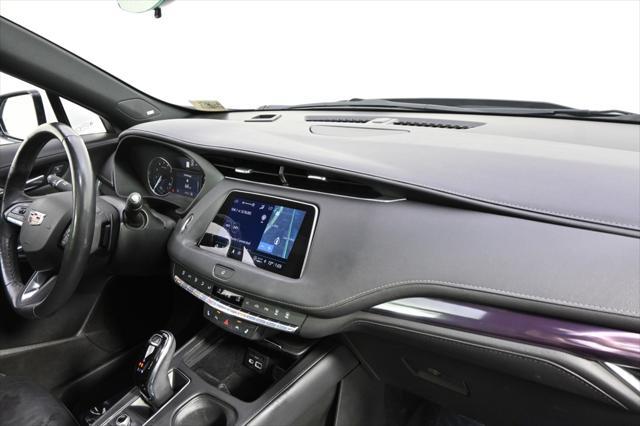 Photo of 2023 Crystal White Tricoat Cadillac XT4