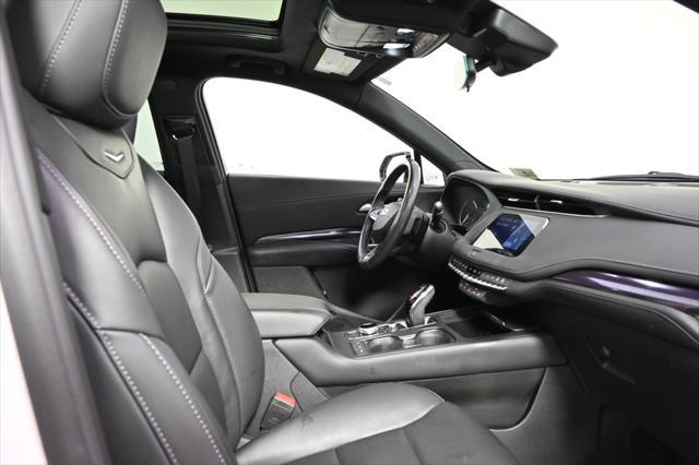 Photo of 2023 Crystal White Tricoat Cadillac XT4
