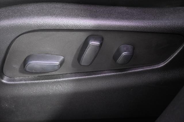 Photo of 2023 Crystal White Tricoat Cadillac XT4
