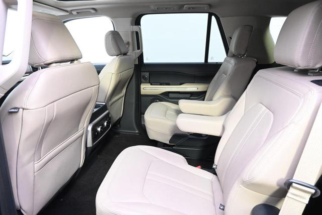 Photo of 2023 Oxford White Ford Expedition