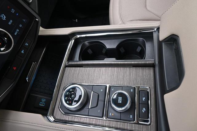 Photo of 2023 Oxford White Ford Expedition