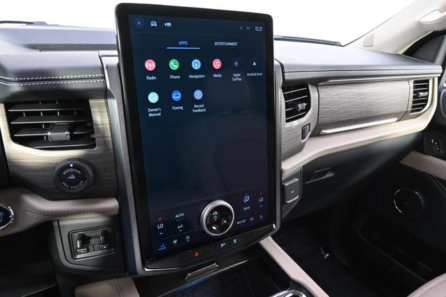 Photo of 2023 Oxford White Ford Expedition