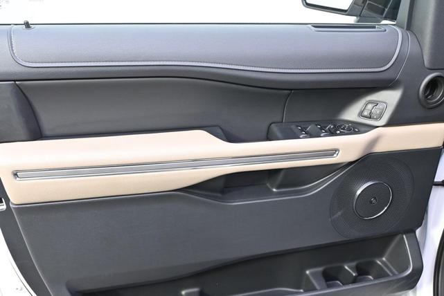 Photo of 2023 Oxford White Ford Expedition