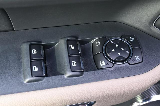 Photo of 2023 Oxford White Ford Expedition