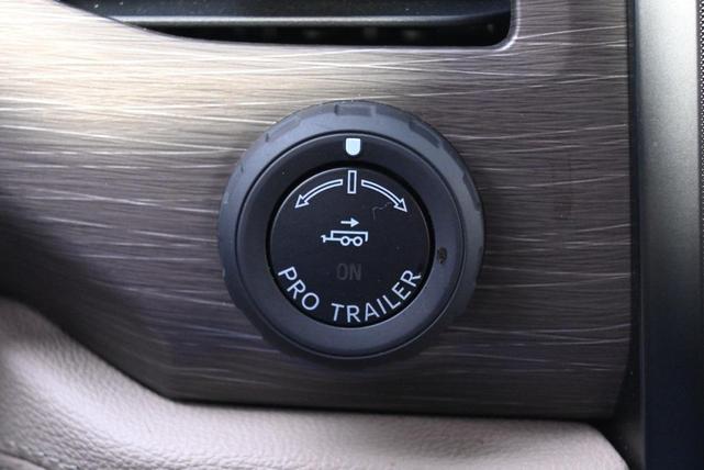 Photo of 2023 Oxford White Ford Expedition