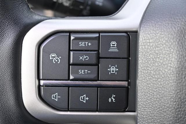 Photo of 2023 Oxford White Ford Expedition