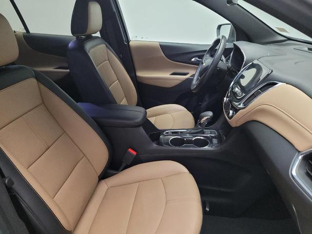 Photo of 2022 Silver Ice Metallic Chevrolet Equinox