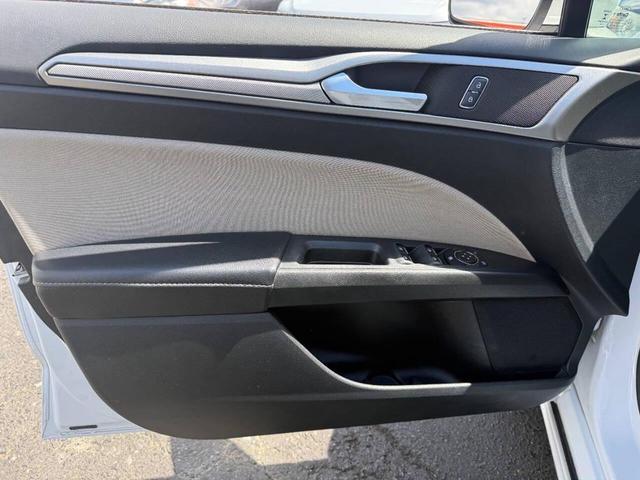 Photo of 2019 White Ford Fusion