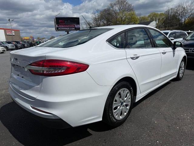 Photo of 2019 White Ford Fusion