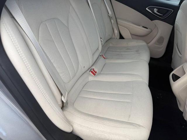 Photo of 2015 Silver Chrysler 200