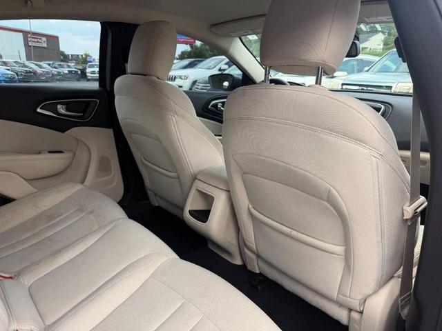 Photo of 2015 Silver Chrysler 200
