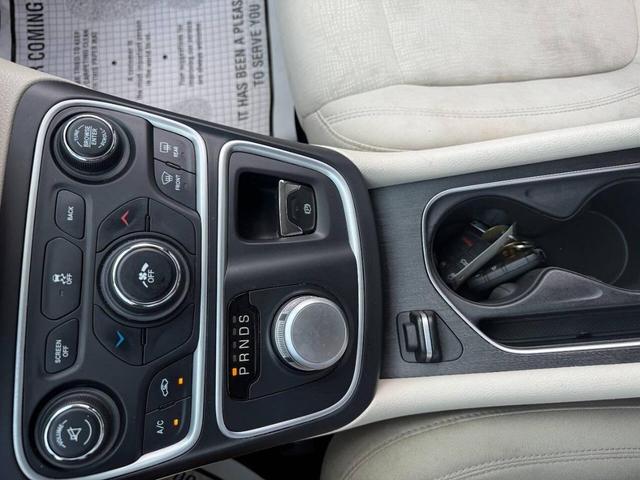 Photo of 2015 Silver Chrysler 200