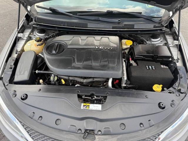 Photo of 2015 Silver Chrysler 200