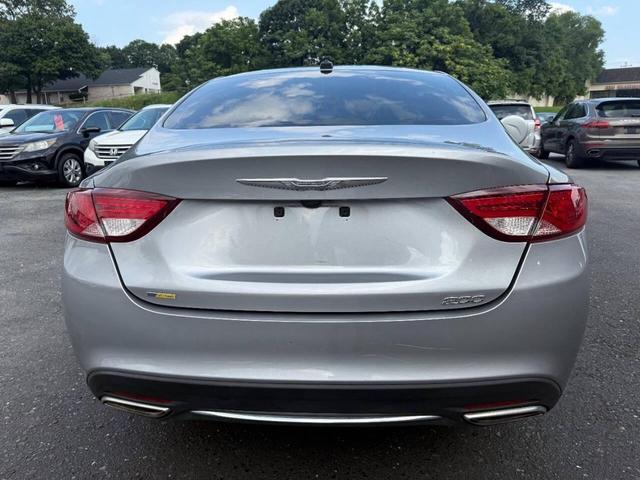 Photo of 2015 Silver Chrysler 200
