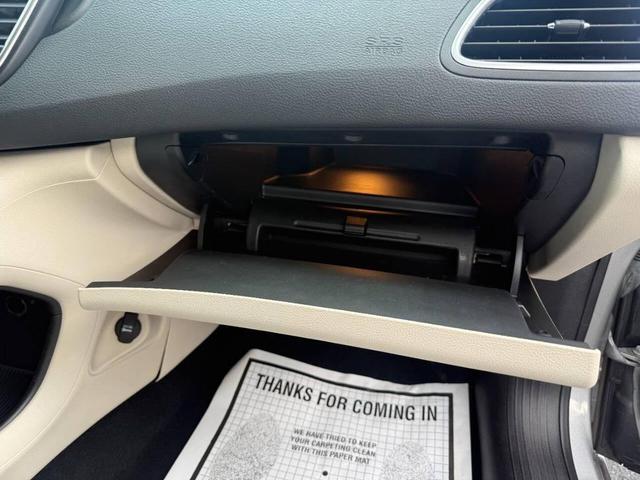 Photo of 2015 Silver Chrysler 200