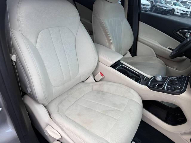 Photo of 2015 Silver Chrysler 200