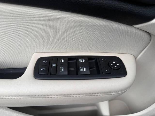 Photo of 2015 Silver Chrysler 200