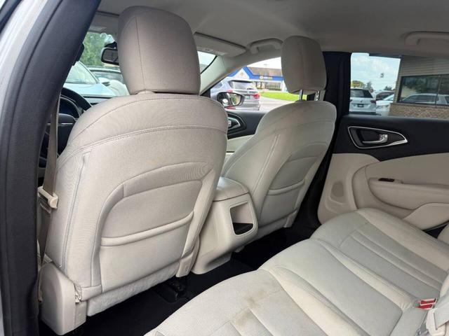 Photo of 2015 Silver Chrysler 200
