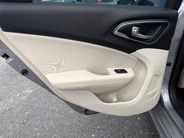 Photo of 2015 Silver Chrysler 200
