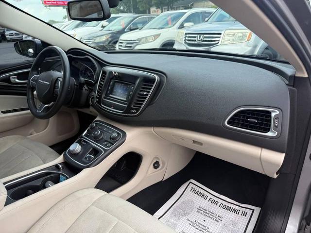 Photo of 2015 Silver Chrysler 200