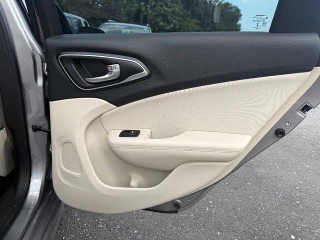 Photo of 2015 Silver Chrysler 200