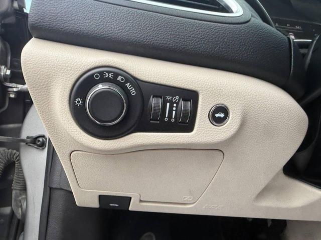 Photo of 2015 Silver Chrysler 200