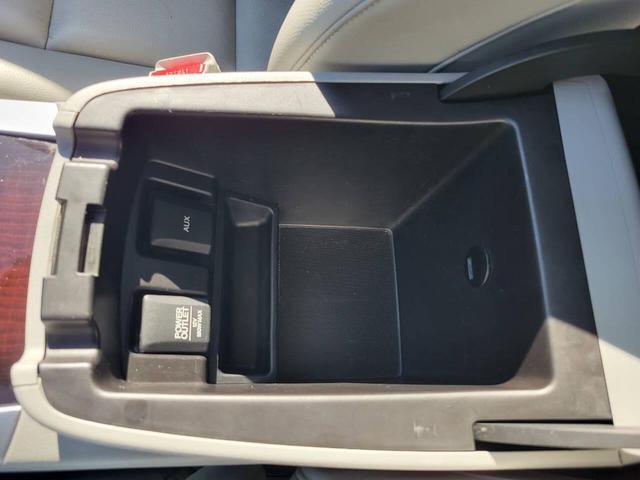 Photo of 2016 Black Acura TLX