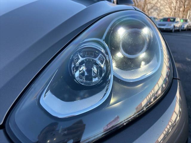 Photo of 2015 Pewter Porsche Cayenne