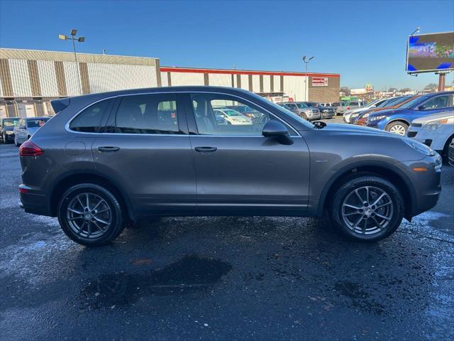 Photo of 2015 Pewter Porsche Cayenne