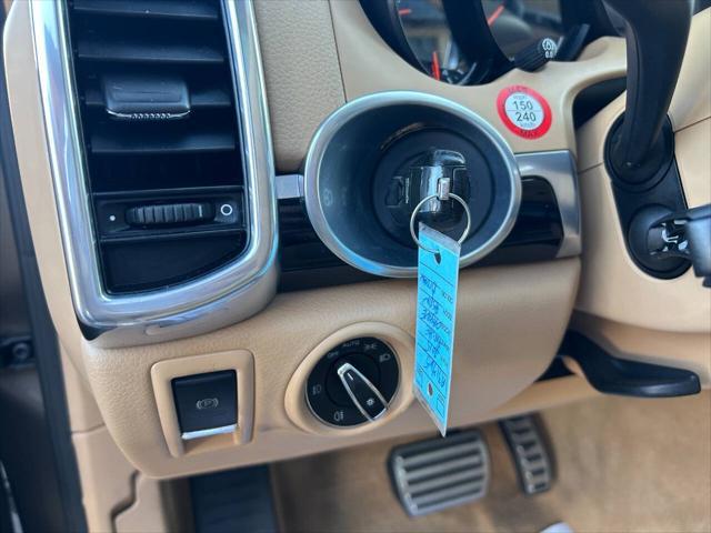 Photo of 2015 Pewter Porsche Cayenne