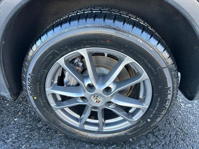 Photo of 2015 Pewter Porsche Cayenne