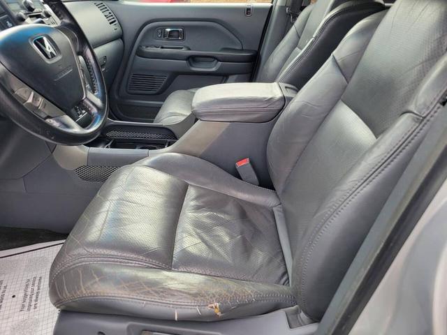 Photo of 2005 Silver Honda Pilot