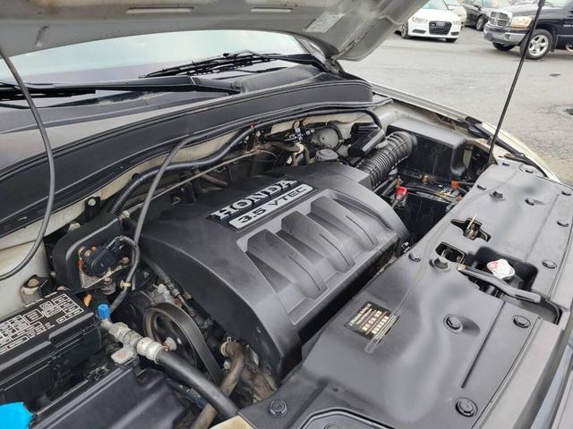 Photo of 2005 Silver Honda Pilot