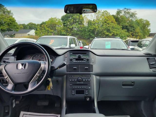 Photo of 2005 Silver Honda Pilot