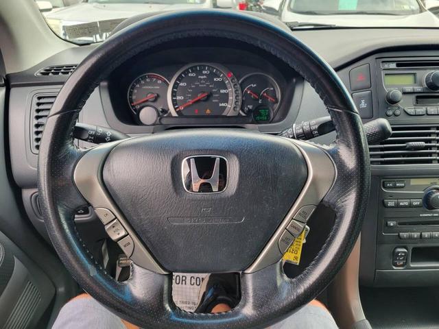 Photo of 2005 Silver Honda Pilot